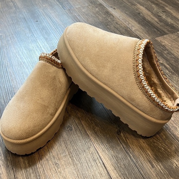 NWT Mudd Patform Slippers Clogs Faux Suede Tan Beige Sherpa Warm Winter Size 8.5 - Picture 13 of 13